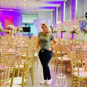 Meet your Posher, Aida